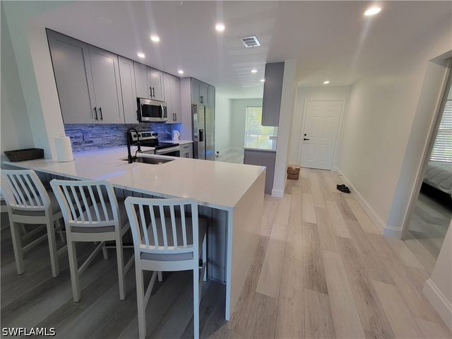 1190 Yesica Ann CIR B-204, Naples, FL 34110