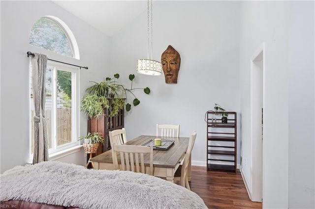 3325 Barberry LN, Virginia Beach, VA 23453