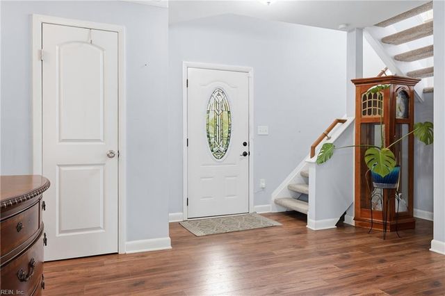 3325 Barberry LN, Virginia Beach, VA 23453