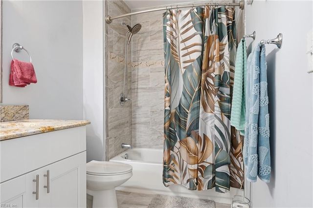 3325 Barberry LN, Virginia Beach, VA 23453