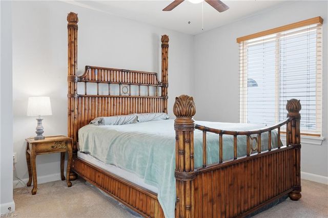 3325 Barberry LN, Virginia Beach, VA 23453