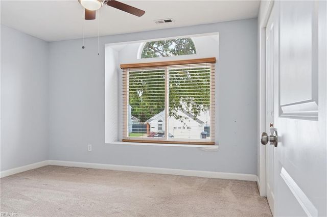 3325 Barberry LN, Virginia Beach, VA 23453