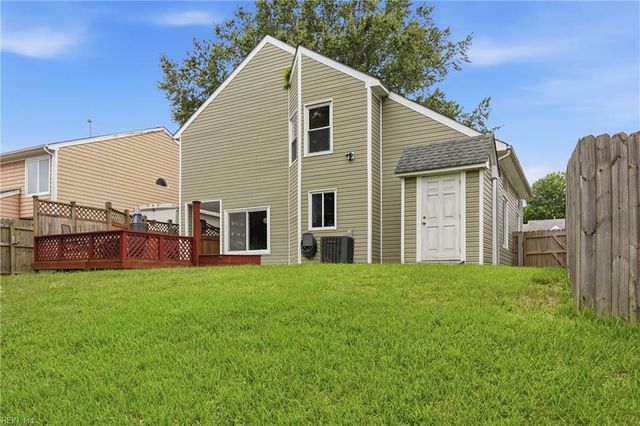 3325 Barberry LN, Virginia Beach, VA 23453