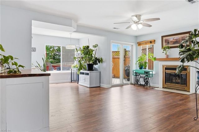 3325 Barberry LN, Virginia Beach, VA 23453