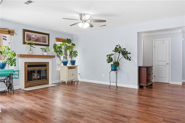 3325 Barberry LN, Virginia Beach, VA 23453