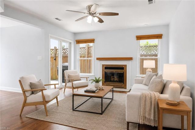 3325 Barberry LN, Virginia Beach, VA 23453