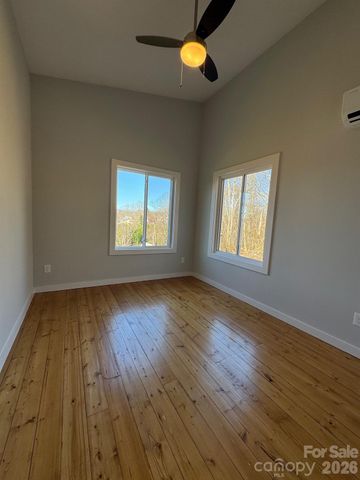 65 Moore Avenue, Asheville, NC 28806