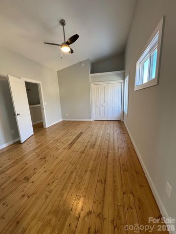 65 Moore Avenue, Asheville, NC 28806