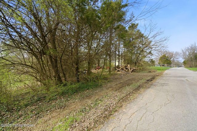 1828 Bass Cir, La Grange, KY 40031