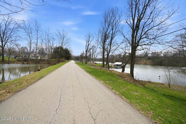 1828 Bass Cir, La Grange, KY 40031