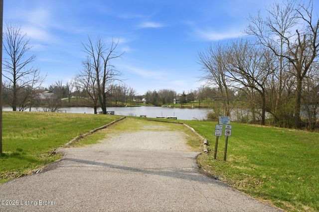 1828 Bass Cir, La Grange, KY 40031