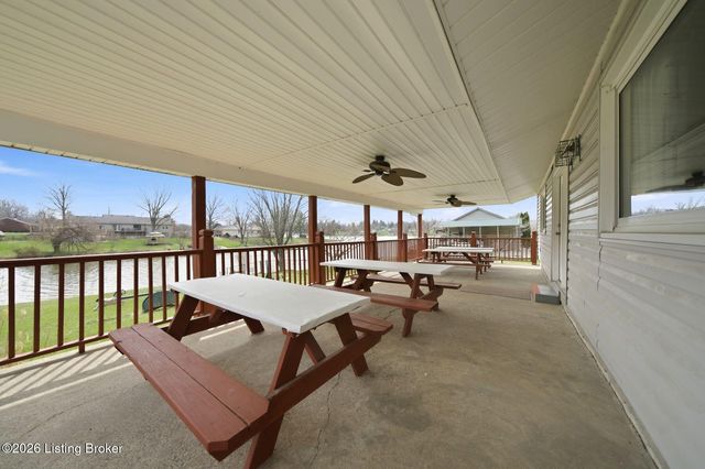 1828 Bass Cir, La Grange, KY 40031