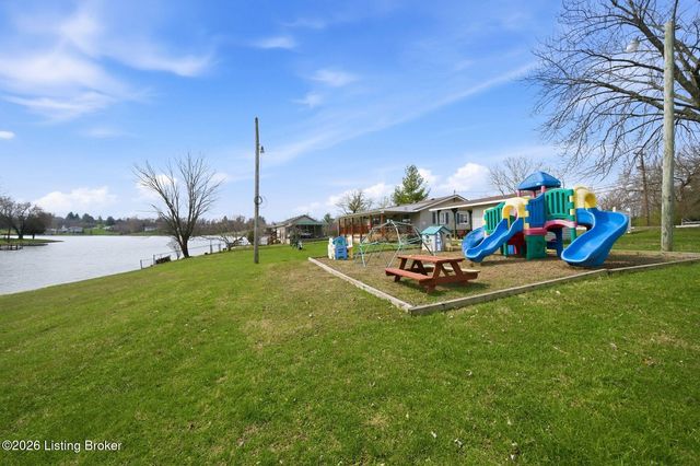 1828 Bass Cir, La Grange, KY 40031