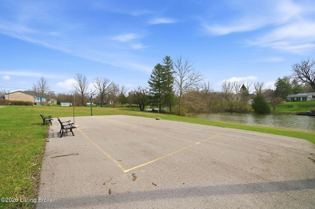 1828 Bass Cir, La Grange, KY 40031