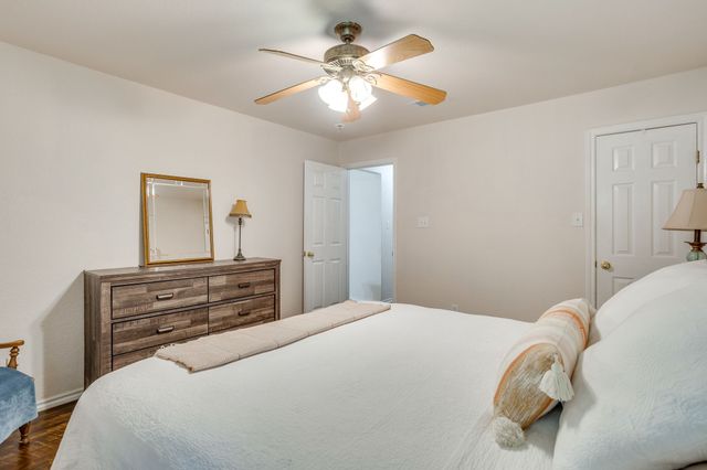 853 Royal Oak Lane, Burleson, TX 76028