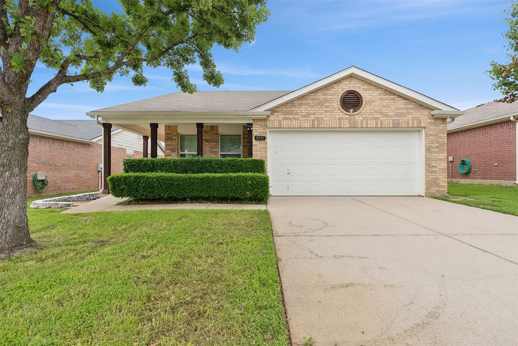 8821 Tumbleweed Drive, Cross Roads, TX 76227