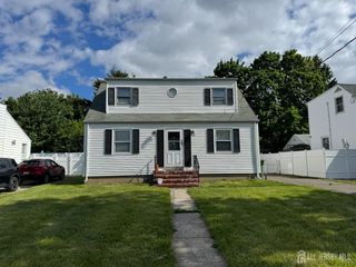 31 Pacific Street, Edison, NJ 08817