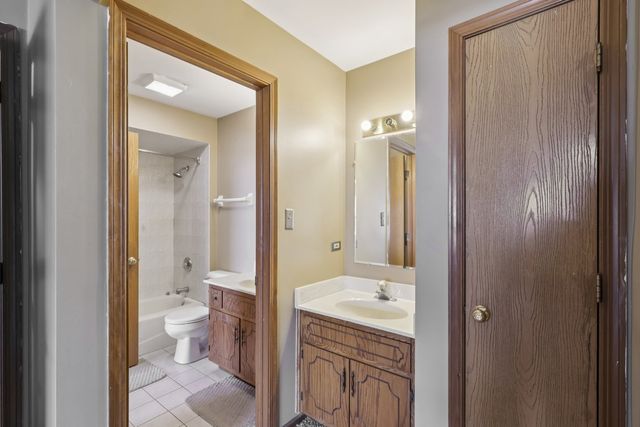 12539 S Quinn Drive 402, Alsip, IL 60803