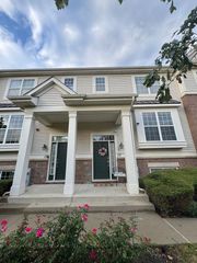 17 E Willow Road 17, Wheeling, IL 60090