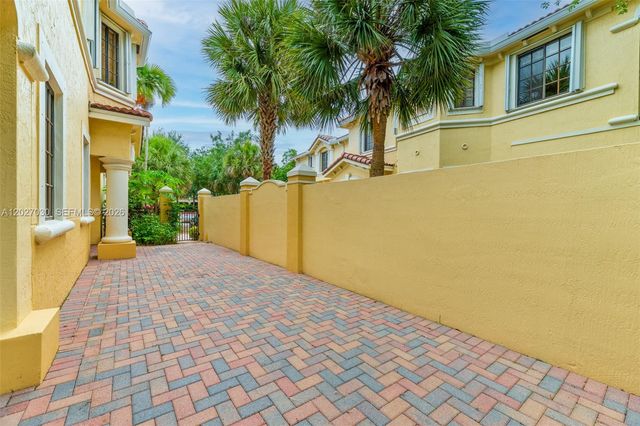 1695 Passion Vine Circle 221, Weston, FL 33326