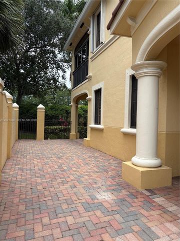 1695 Passion Vine Circle 221, Weston, FL 33326