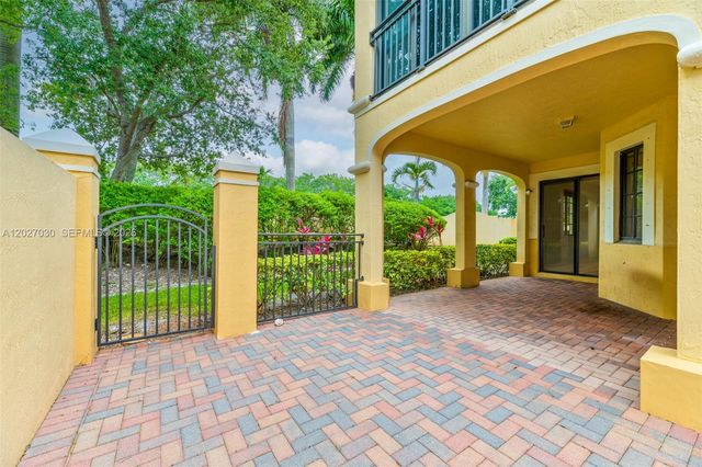 1695 Passion Vine Circle 221, Weston, FL 33326