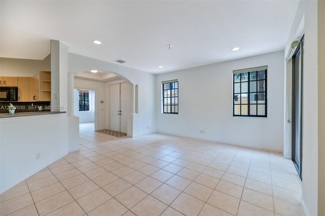 1695 Passion Vine Circle 221, Weston, FL 33326
