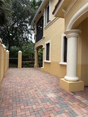 1695 Passion Vine Circle 221, Weston, FL 33326