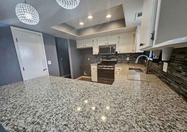 724 E Kanai Avenue, Porterville, CA 93257