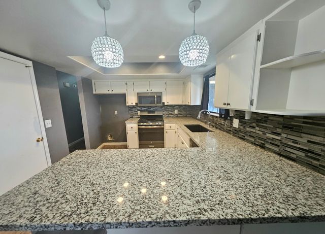 724 E Kanai Avenue, Porterville, CA 93257