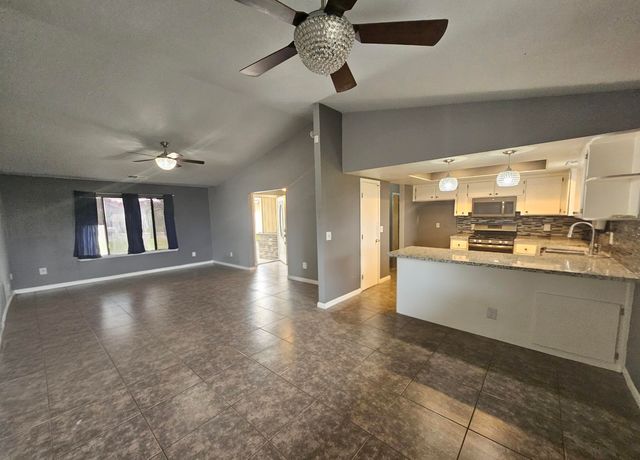 724 E Kanai Avenue, Porterville, CA 93257