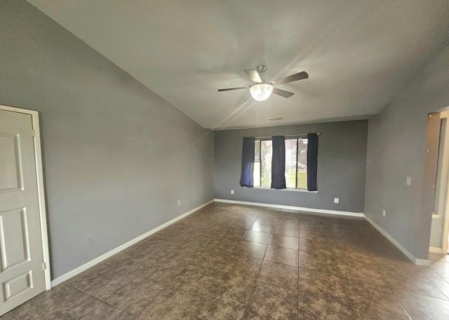 724 E Kanai Avenue, Porterville, CA 93257