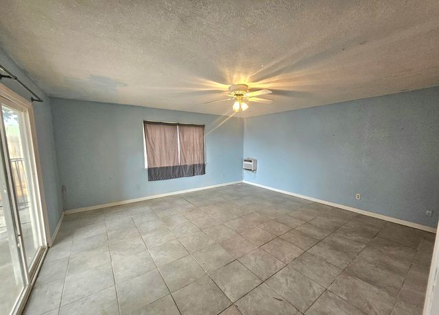 724 E Kanai Avenue, Porterville, CA 93257