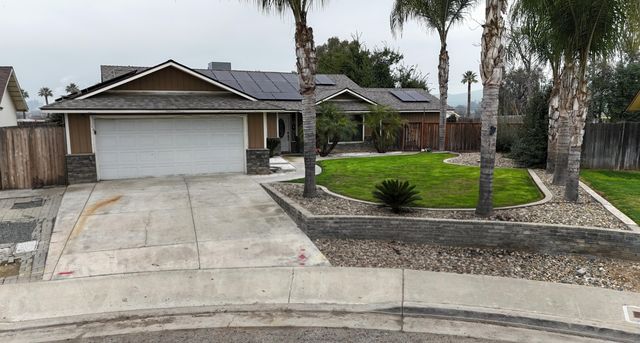 724 E Kanai Avenue, Porterville, CA 93257