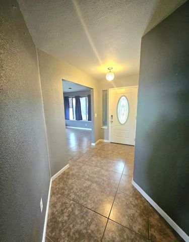 724 E Kanai Avenue, Porterville, CA 93257