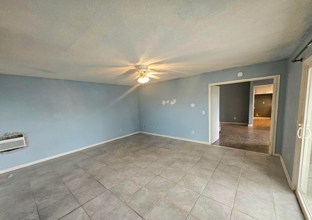 724 E Kanai Avenue, Porterville, CA 93257