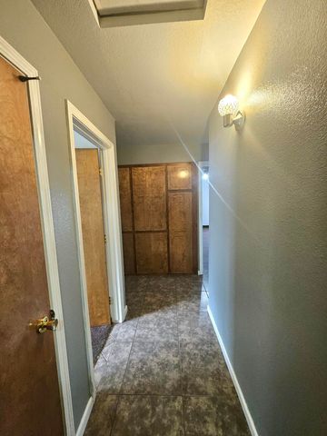 724 E Kanai Avenue, Porterville, CA 93257