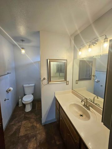 724 E Kanai Avenue, Porterville, CA 93257