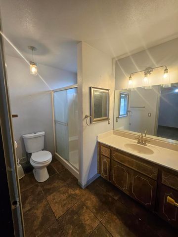 724 E Kanai Avenue, Porterville, CA 93257