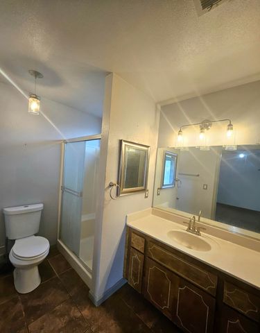 724 E Kanai Avenue, Porterville, CA 93257