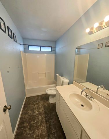 724 E Kanai Avenue, Porterville, CA 93257