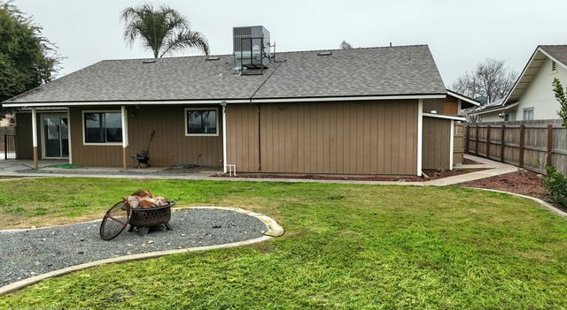 724 E Kanai Avenue, Porterville, CA 93257