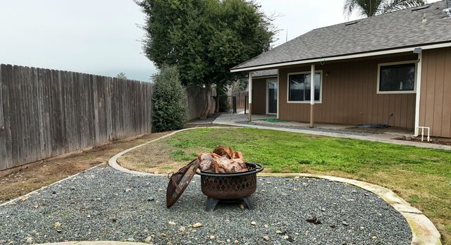 724 E Kanai Avenue, Porterville, CA 93257