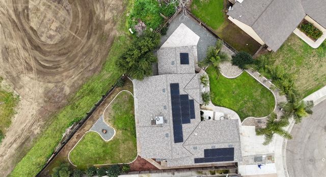 724 E Kanai Avenue, Porterville, CA 93257