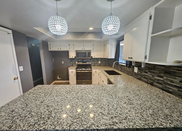 724 E Kanai Avenue, Porterville, CA 93257