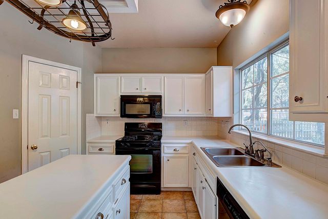 1708 Woods BLVD, Round Rock, TX 78681