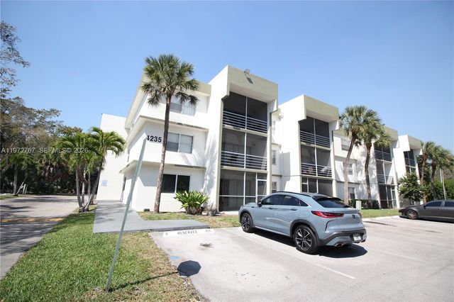 4235 N University Dr 302, Sunrise, FL 33351