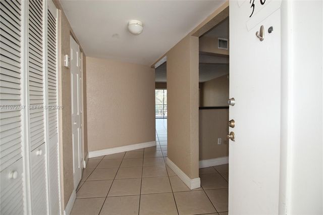 4235 N University Dr 302, Sunrise, FL 33351