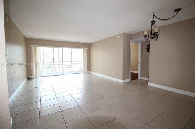 4235 N University Dr 302, Sunrise, FL 33351