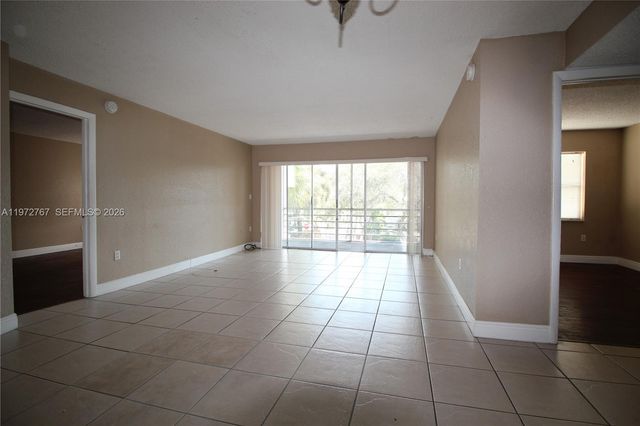 4235 N University Dr 302, Sunrise, FL 33351